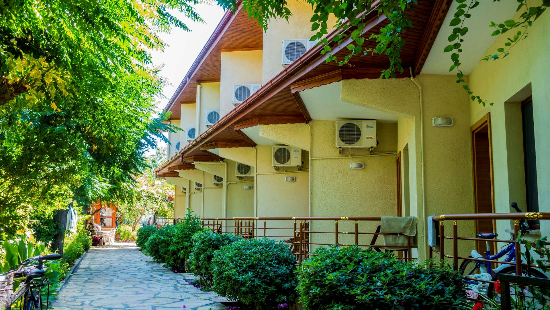 Dalyan Pension bahçe ve dinlenme alanı