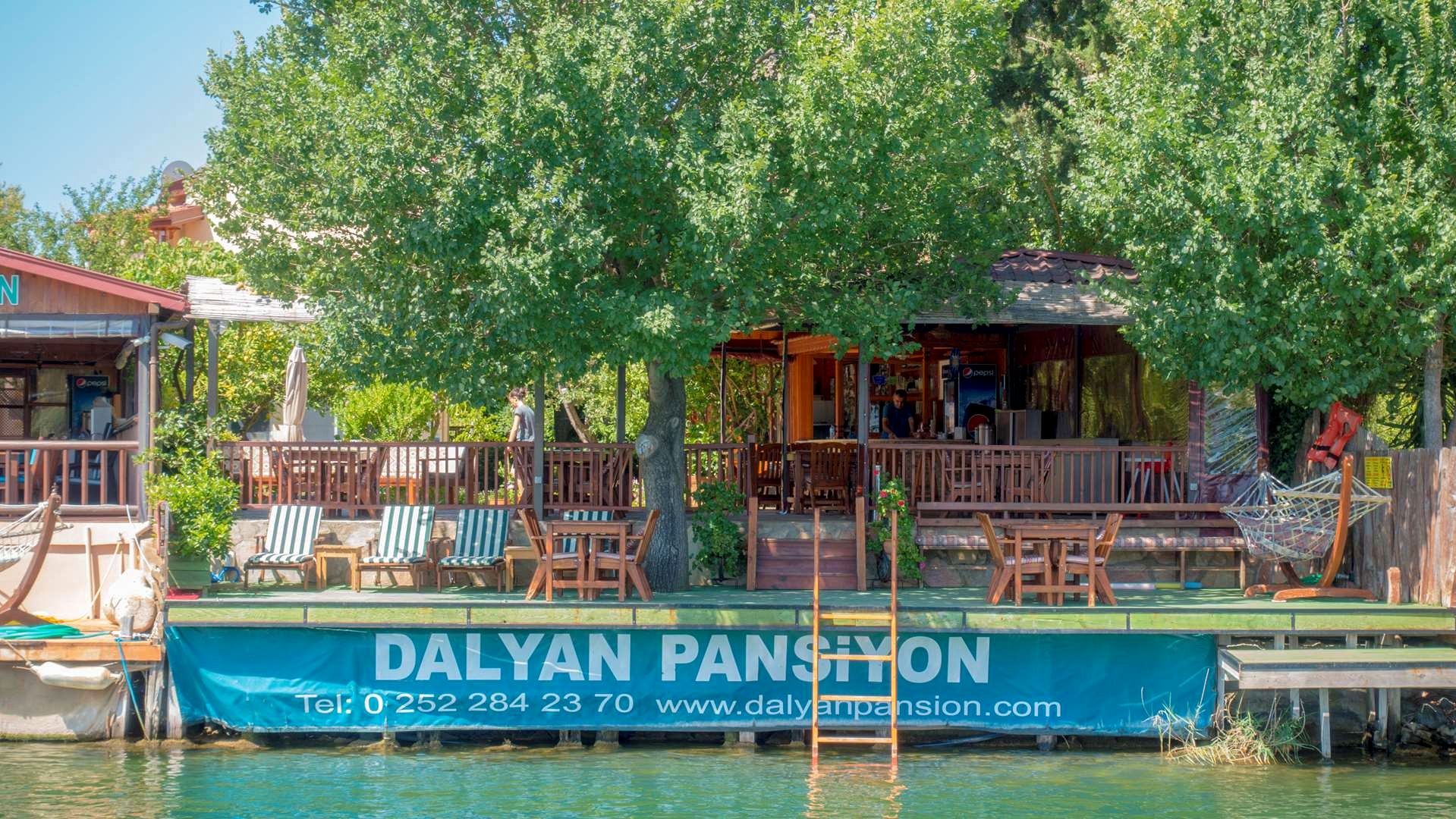 Dalyan Pension bahçe görünümü